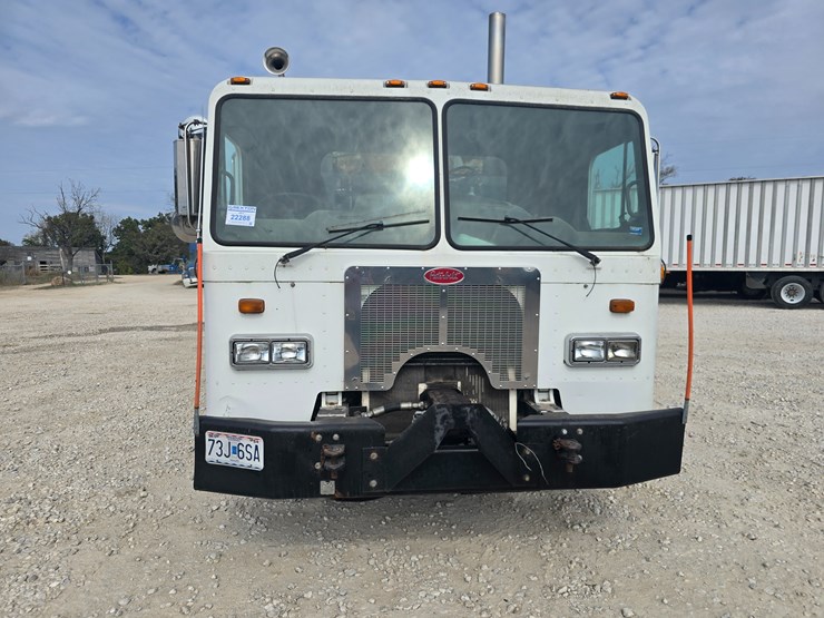 2003-peterbilt-320-image-38