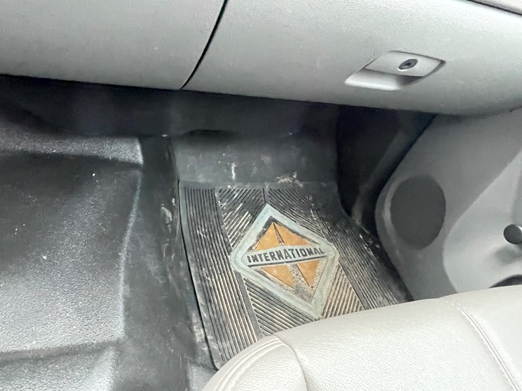 2013-chevrolet-1500-image-52