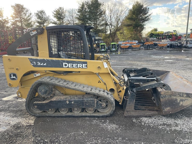 2006-deere-ct322-image-1