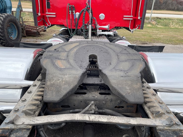 #1043-•-2009-freightliner-semi-(wi-title-in-delay)-image-10