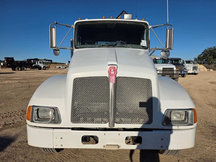 kenworth-t300-image-2