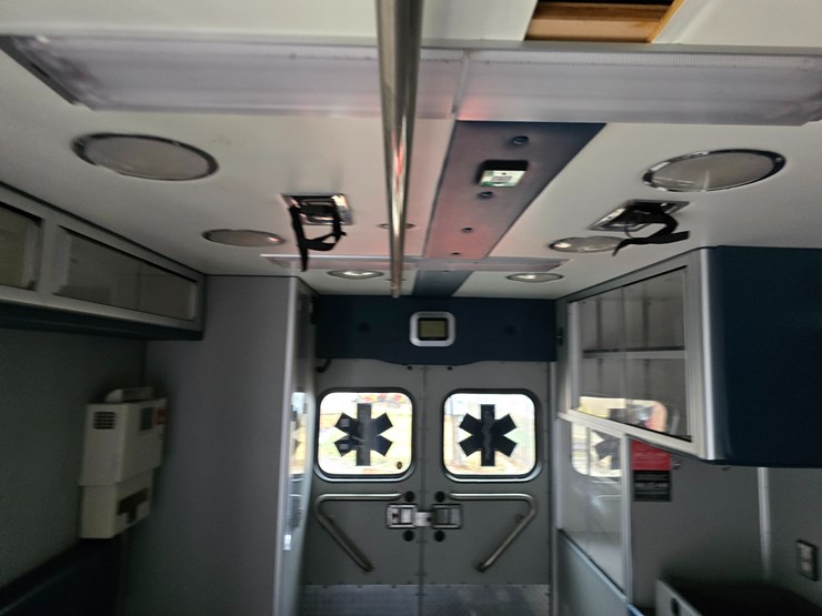 2010-ford-e450-image-48