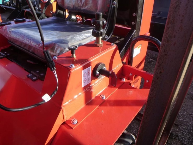 2025-agt-sda-140t-skid-steer-track-loader-image-13