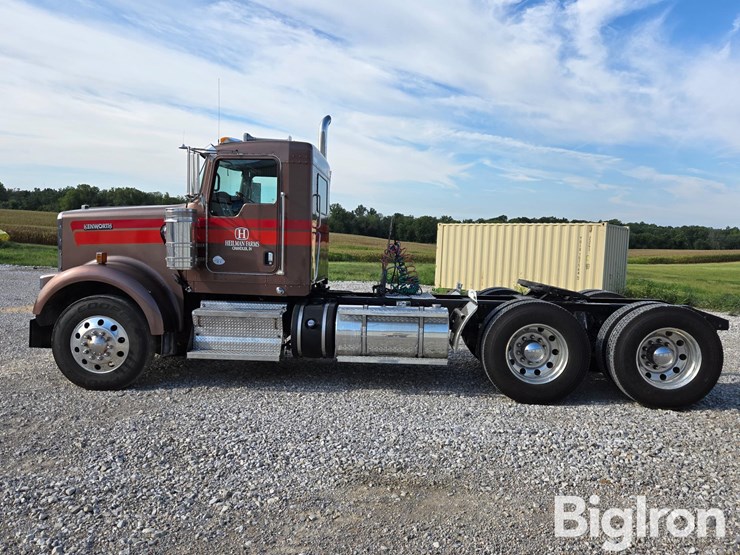 2013-kenworth-w900-image-8