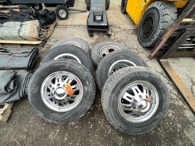 #6103-•-weld-racing-16"-aluminum-dually-rims,-with-steel-inner-rims-and-michelin-tires-(door-04)-image-1