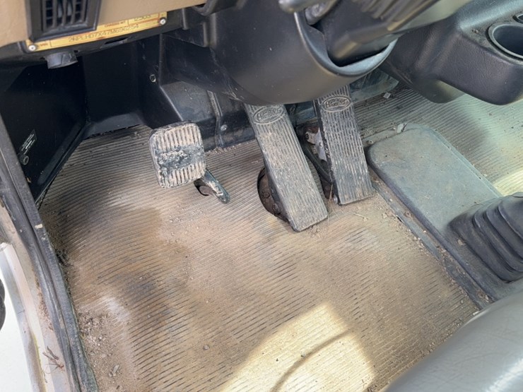 2007-peterbilt-335-image-22