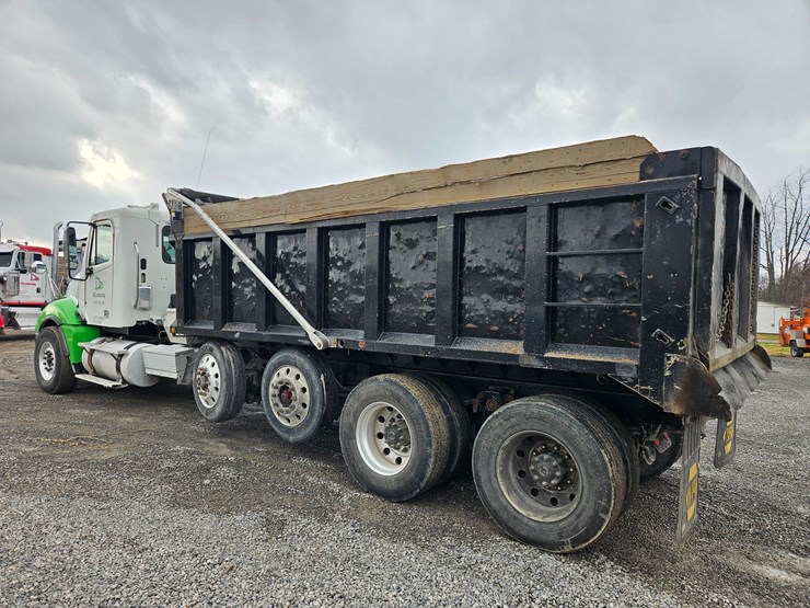 freightliner-columbia-120-image-13