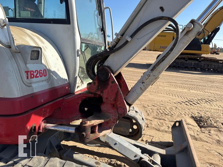 2020-takeuchi-tb260-image-22