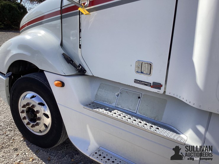 2005-freightliner-columbia-120-image-12