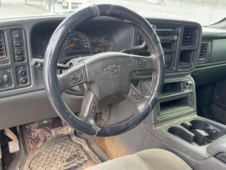 2003-chevrolet-3500-image-18