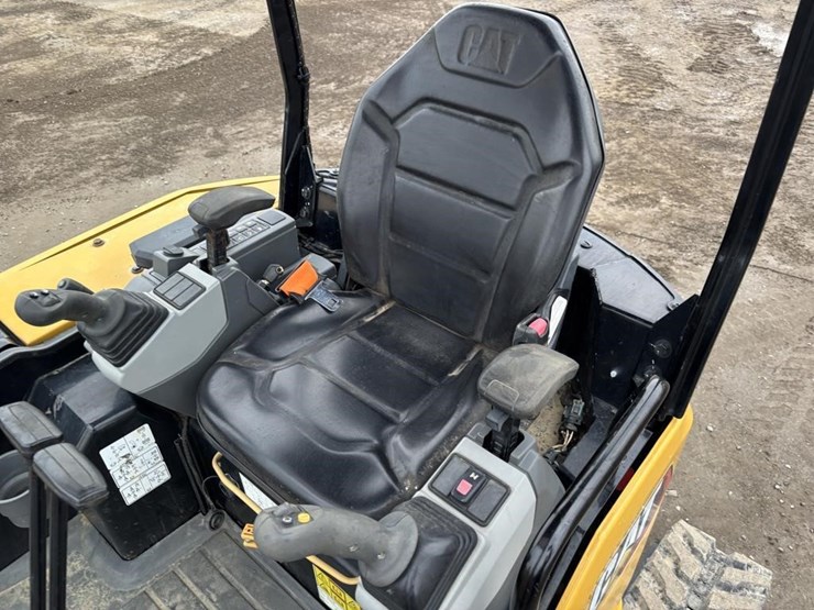 2022-caterpillar-302.7cr-image-25