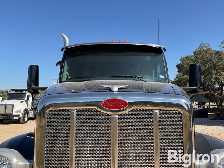 peterbilt-567-image-13