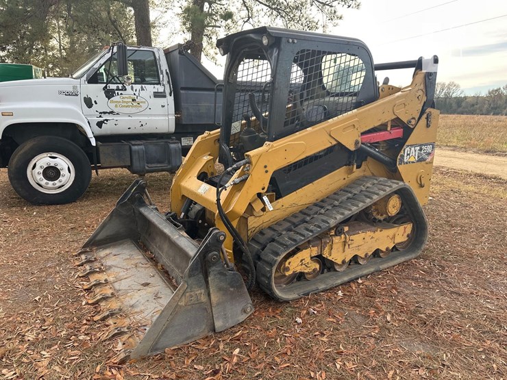 2015-caterpillar-259d-image-5