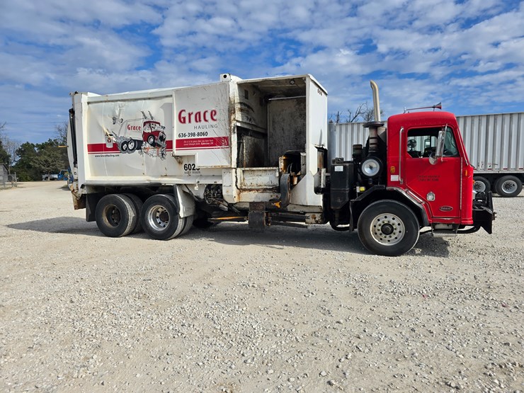 2005-peterbilt-320-image-24