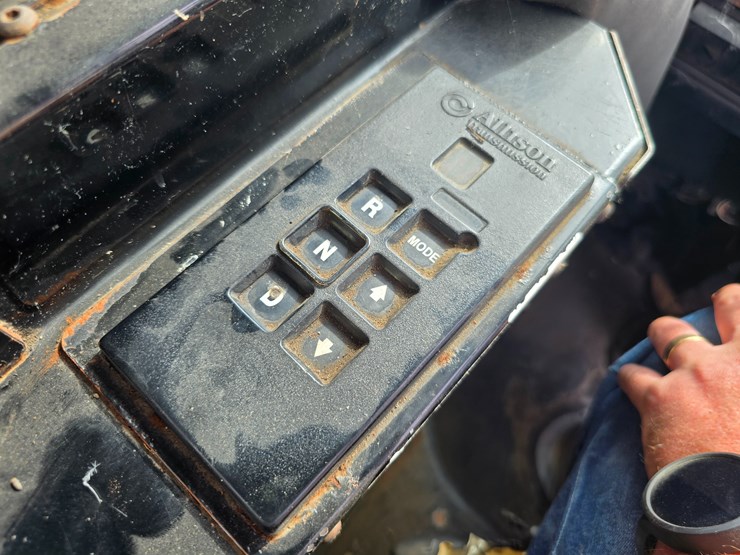 2003-peterbilt-320-image-62