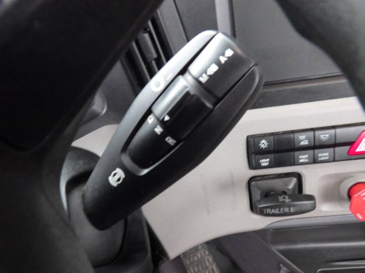 freightliner-cascadia-126-image-22