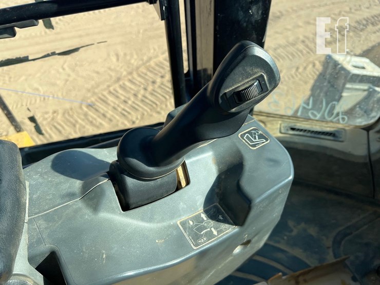 2014-caterpillar-966k-image-34