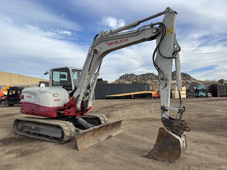 2014-takeuchi-tb290-image-2