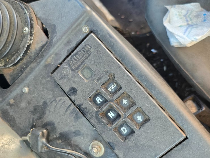 2002-peterbilt-320-image-50