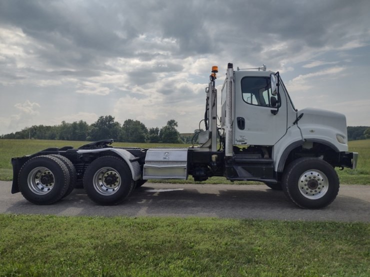 freightliner-m2-106-image-3