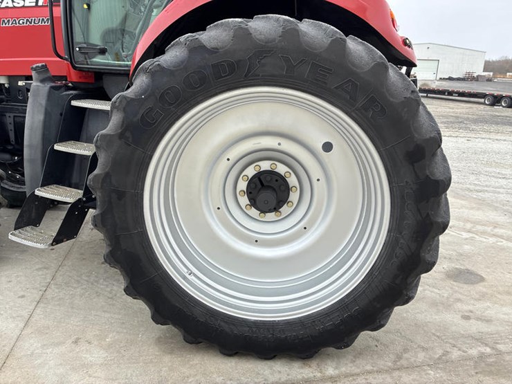 case-ih-magnum-245-image-60