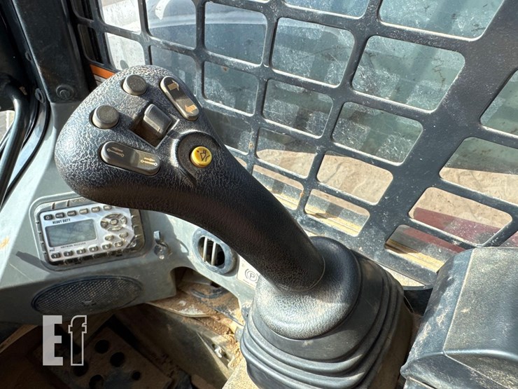 2022-bobcat-t740-image-23