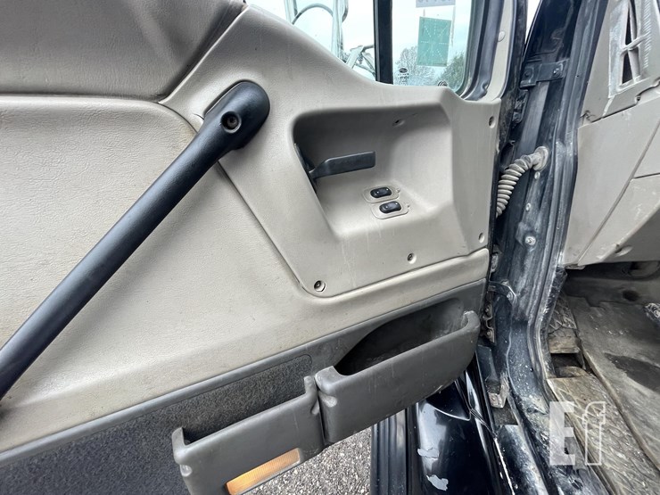 2006-sterling-l8500-image-10