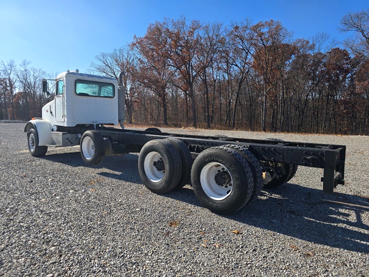 peterbilt-357-image-19