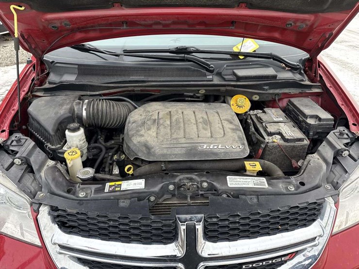 2014-dodge-caravan-image-25