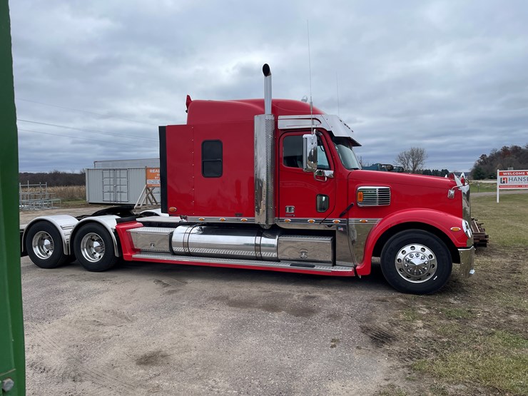 #1043-•-2009-freightliner-semi-(wi-title-in-delay)-image-4