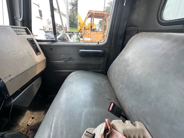 1994-international-4700-image-36