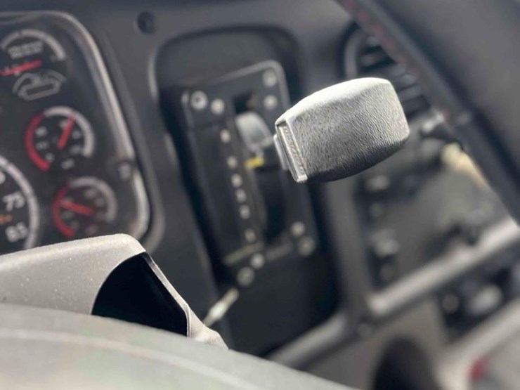 2016-freightliner-business-class-m2-106-image-28