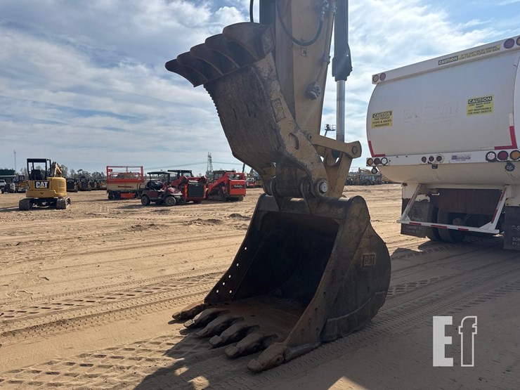 2019-caterpillar-326fl-image-27