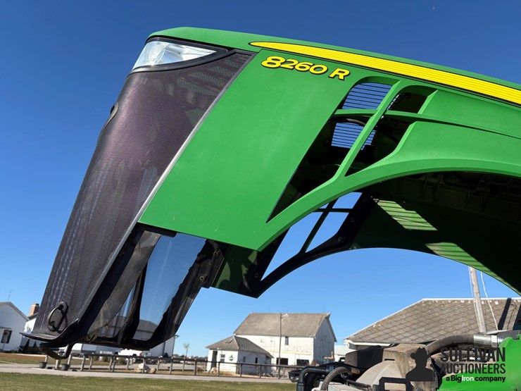 john-deere-8260r-image-9