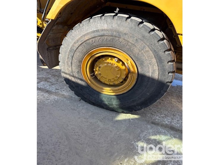 caterpillar-725-image-9