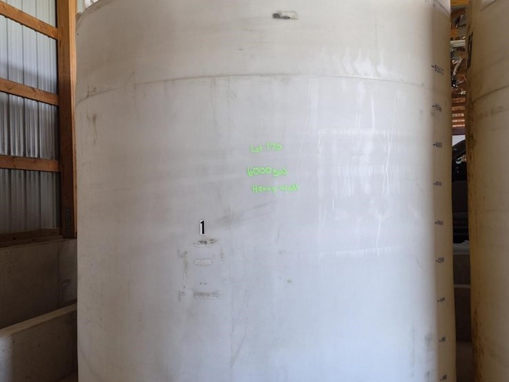 poly-tank-6000-gallon-image-1