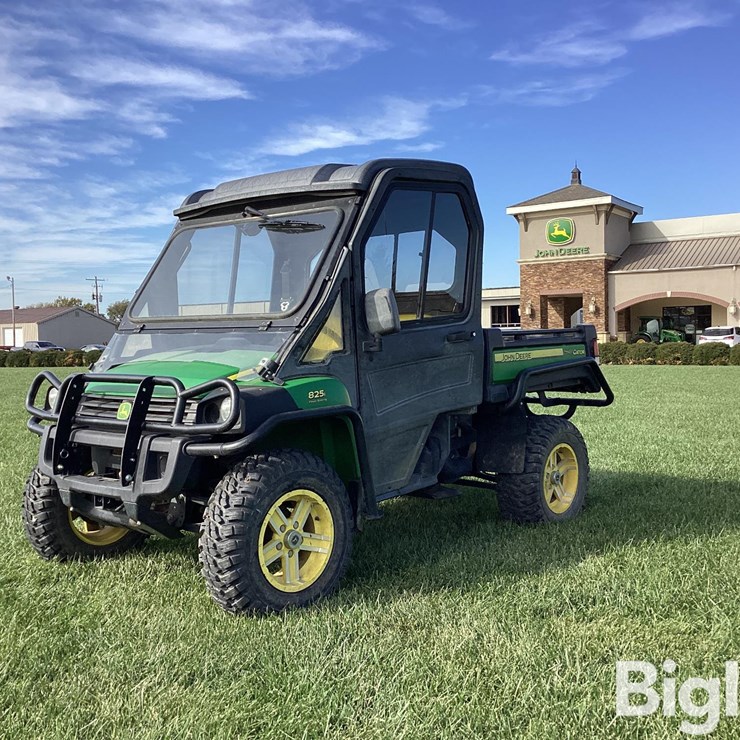 JOHN DEERE GATOR