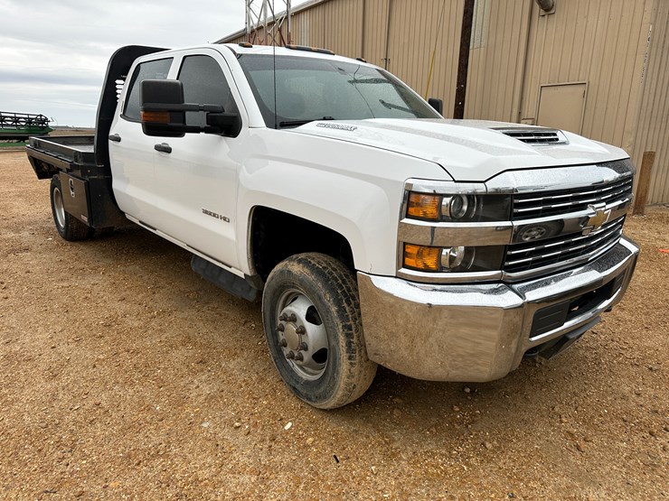 2017-chevrolet-3500hd-image-2