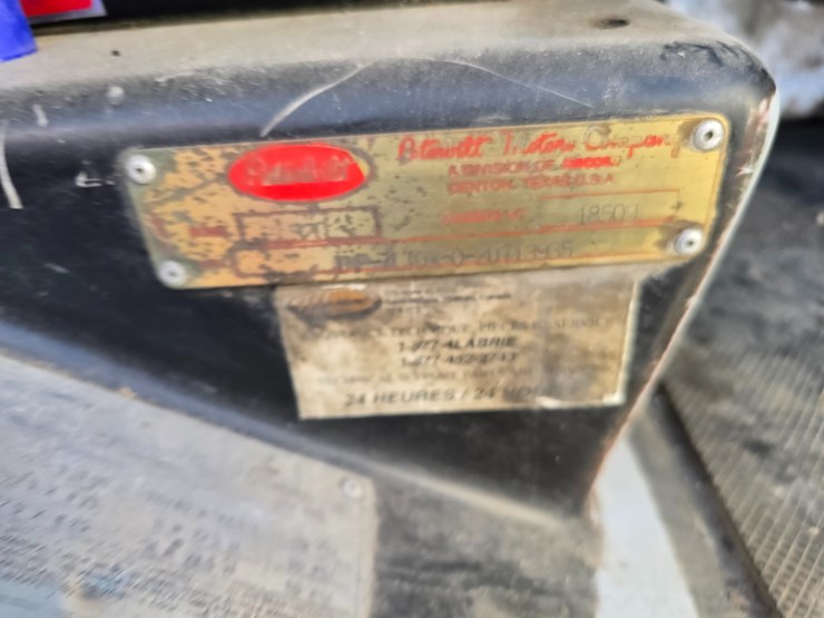 2002-peterbilt-320-image-41