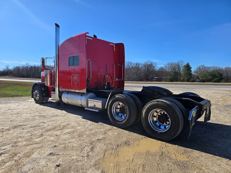 2005-peterbilt-379-image-18