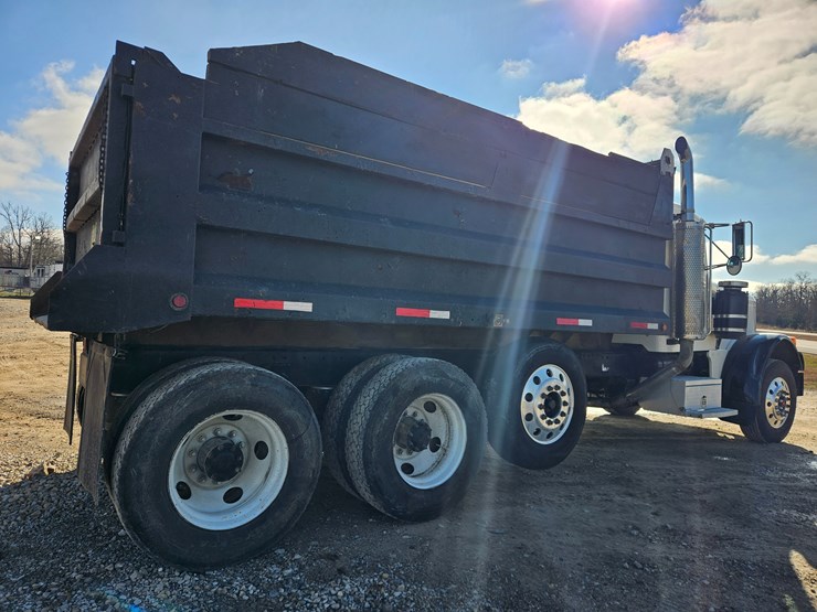 peterbilt-379-image-18