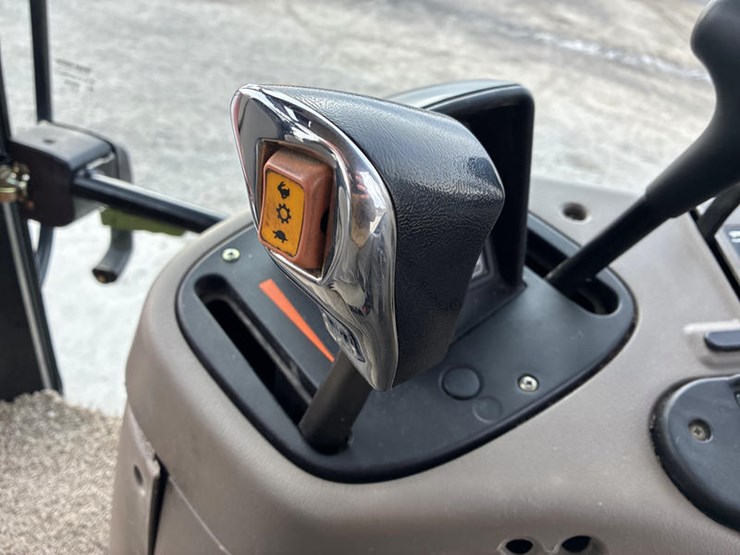 case-ih-mxu130-image-75