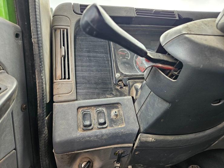 freightliner-columbia-112-image-87