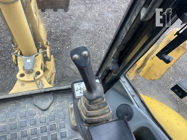 2007-komatsu-wb146-5-image-8