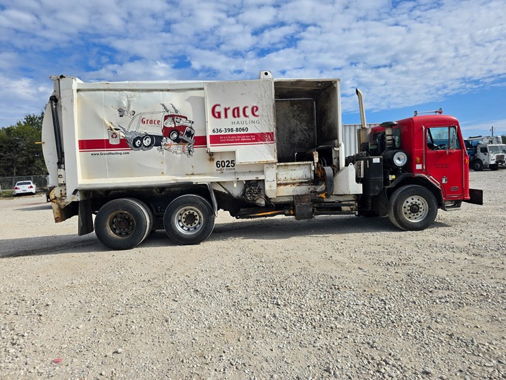 2005-peterbilt-320-image-21