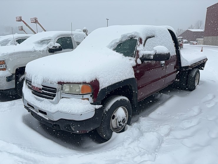 2004-gmc-sierra-1500-image-1