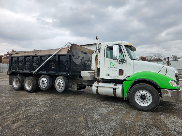freightliner-columbia-120-image-28