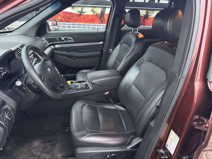 2016-ford-explorer-image-15