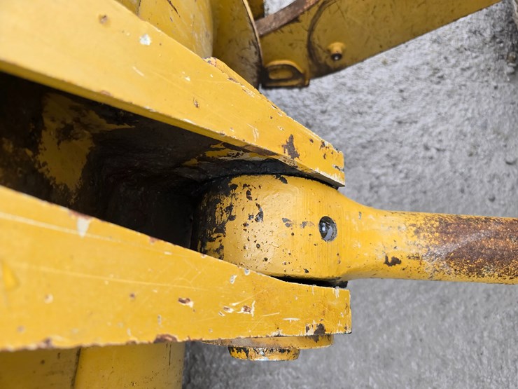 caterpillar-953d-image-60