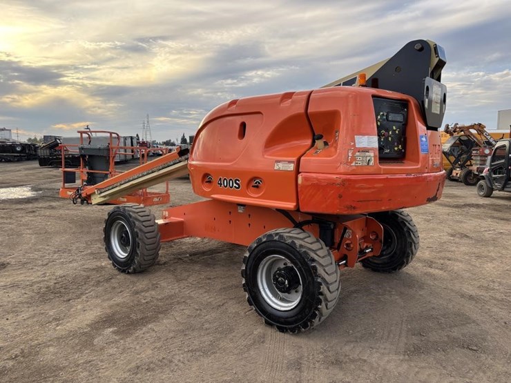 2013-jlg-400s-image-4